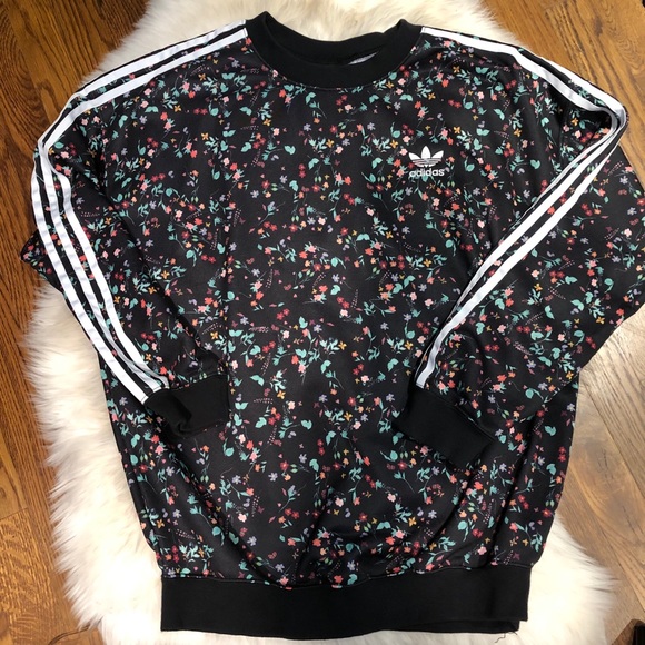 adidas Tops - Addis women’s pullover . Size M EUC